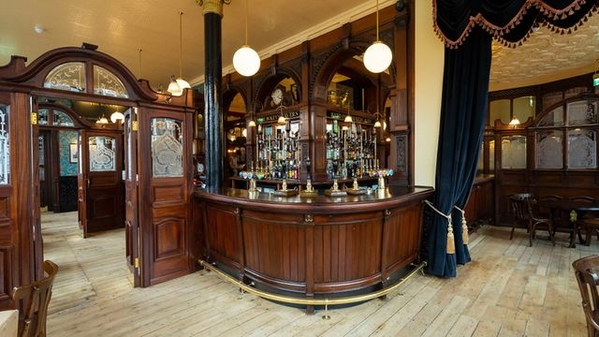 Boleyn Tavern main bar