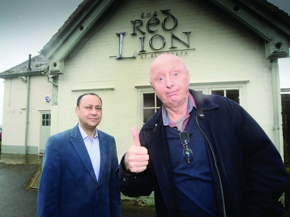 Jasper Carrott threatens 'showbiz picket' at village pub over landlord